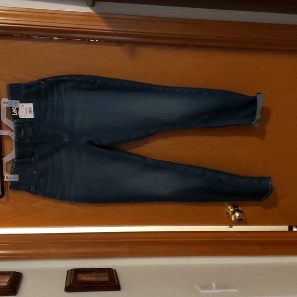 $15 or 2/$20! 🆕️Lee Stretch Denim Jegging Slim Fit Medium, Size 8-10 - Picture 5 of 6